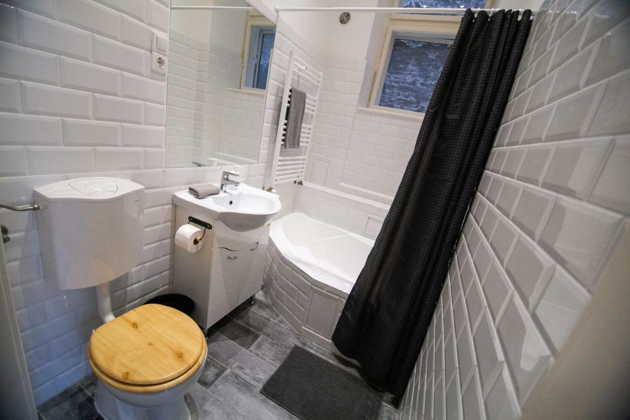 Cheerful And Cozy 2 Bedrooms 2 Bathrooms Apartment With Top Location Budapeste Exterior foto